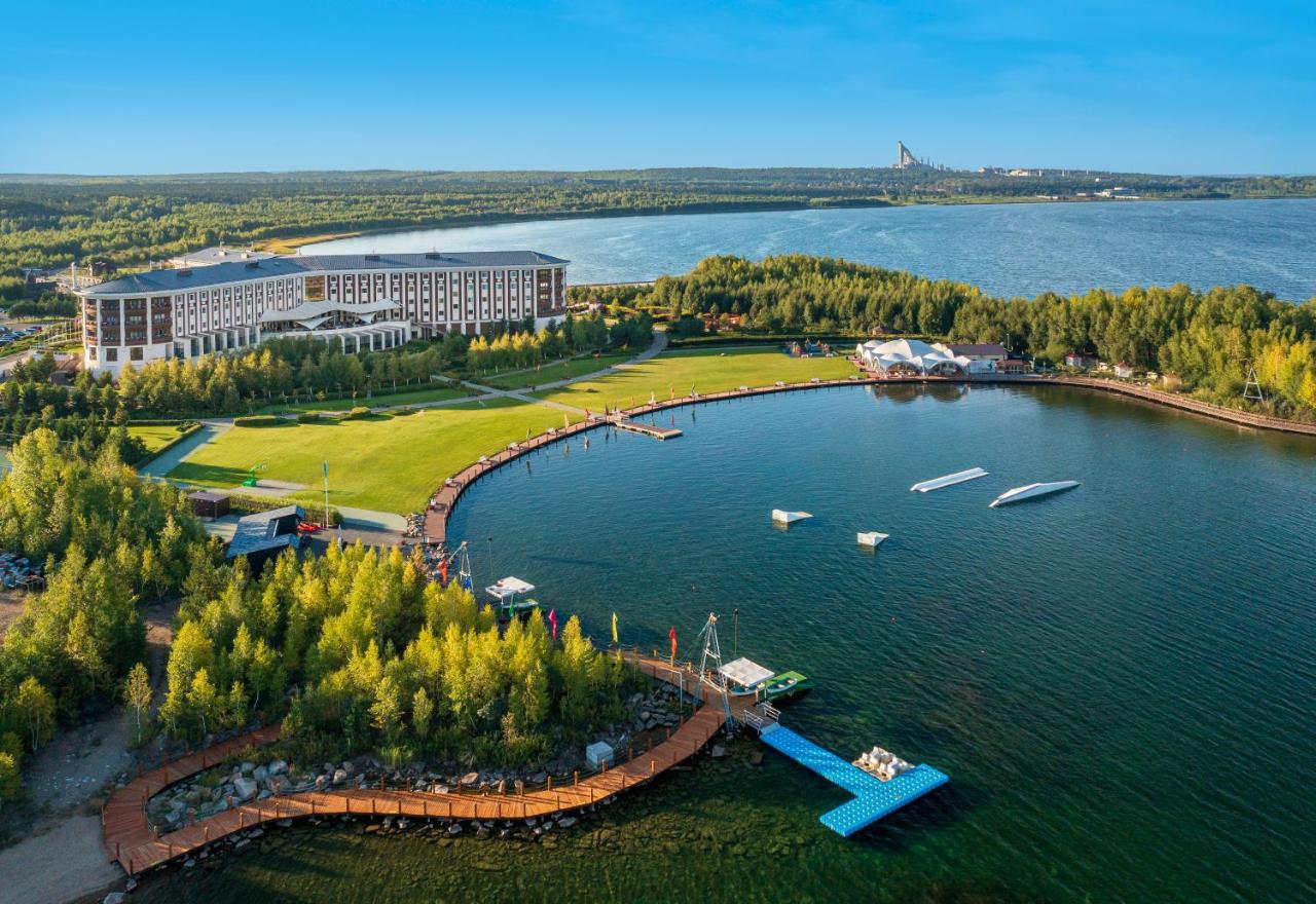 Rixos Borovoe Hotel Shchūchīnsk Exterior foto Aerial view of the hotel and the lake